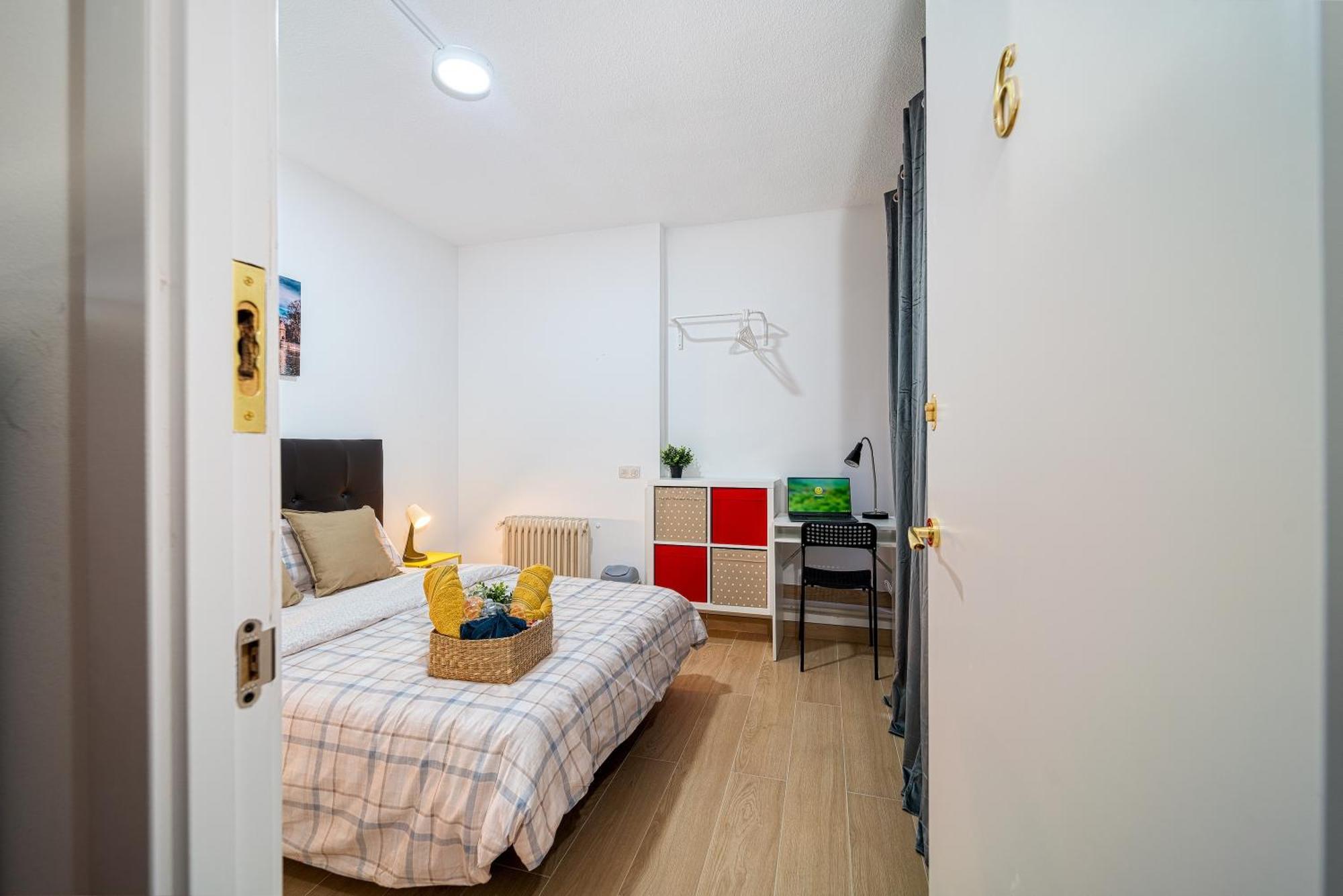 P Casacafe Madrid Calle Carlos Dubois 3 Экстерьер фото
