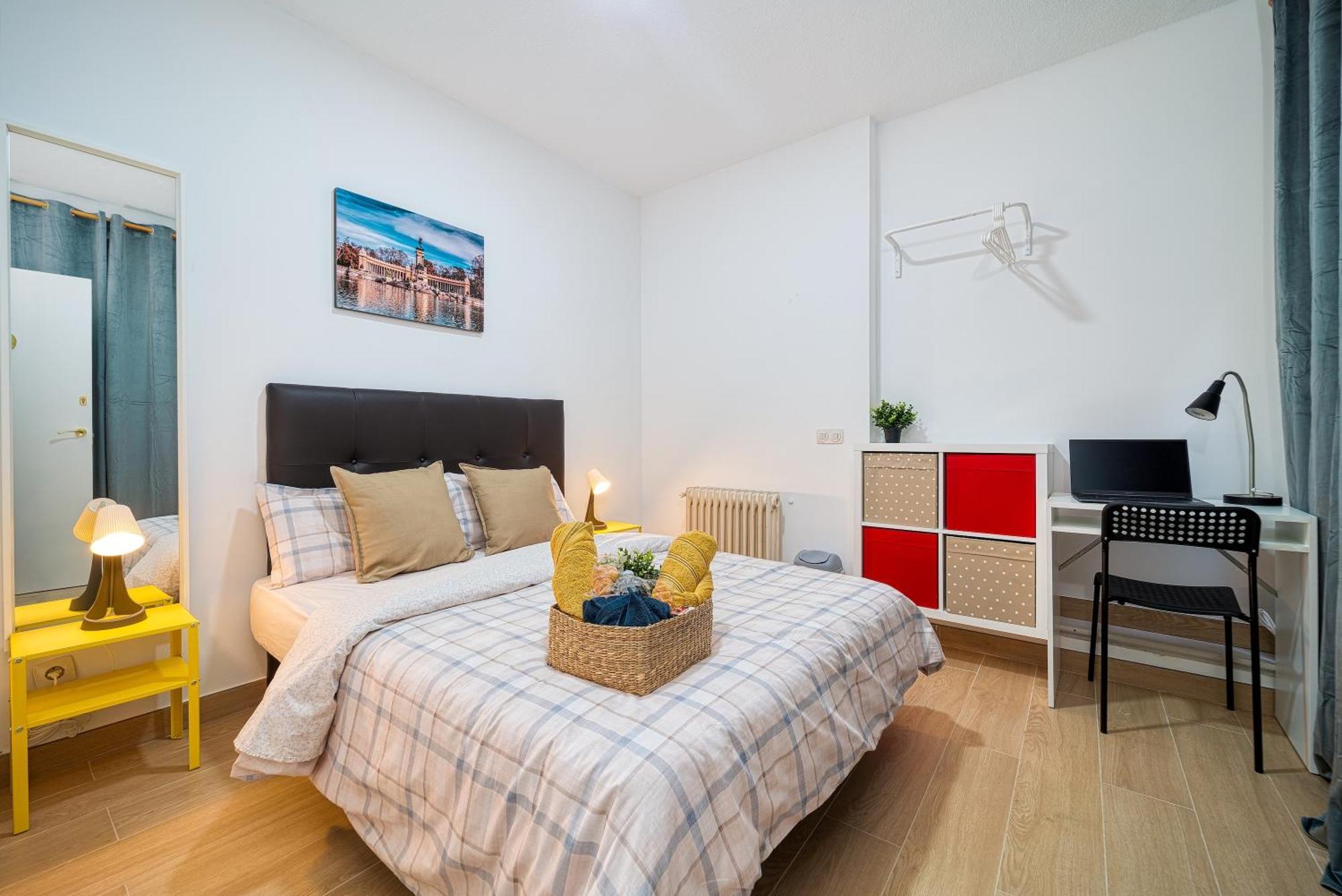 P Casacafe Madrid Calle Carlos Dubois 3 Экстерьер фото