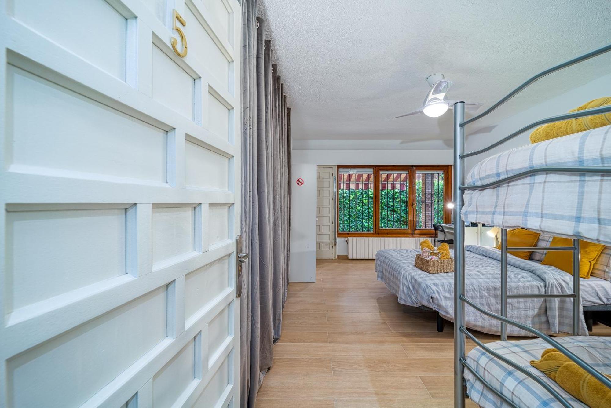 P Casacafe Madrid Calle Carlos Dubois 3 Экстерьер фото