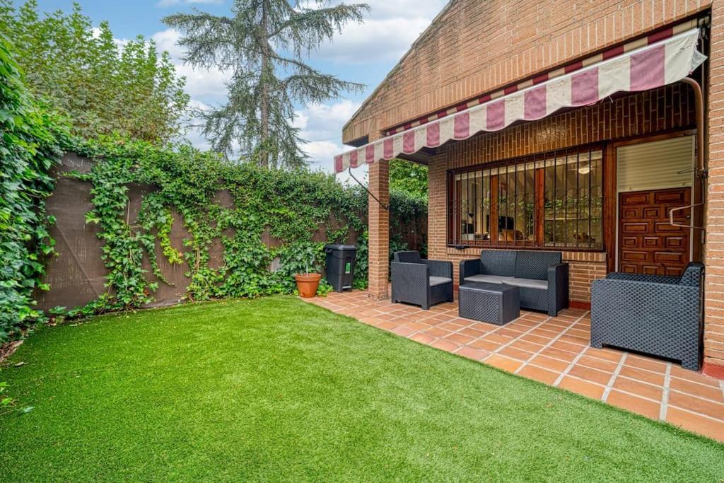 P Casacafe Madrid Calle Carlos Dubois 3 Экстерьер фото
