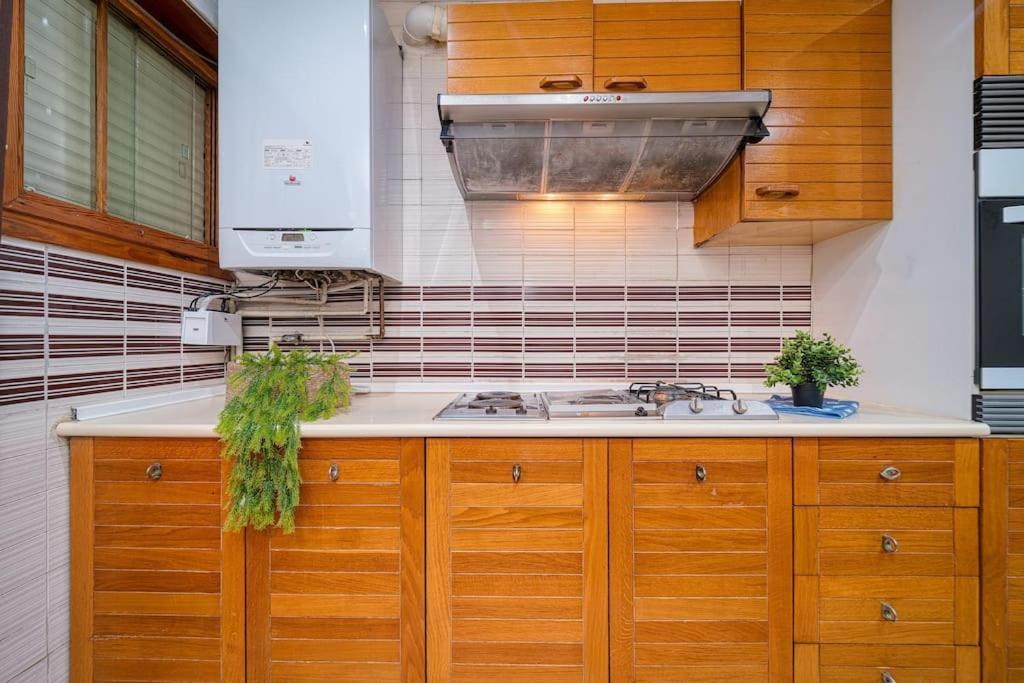 P Casacafe Madrid Calle Carlos Dubois 3 Экстерьер фото
