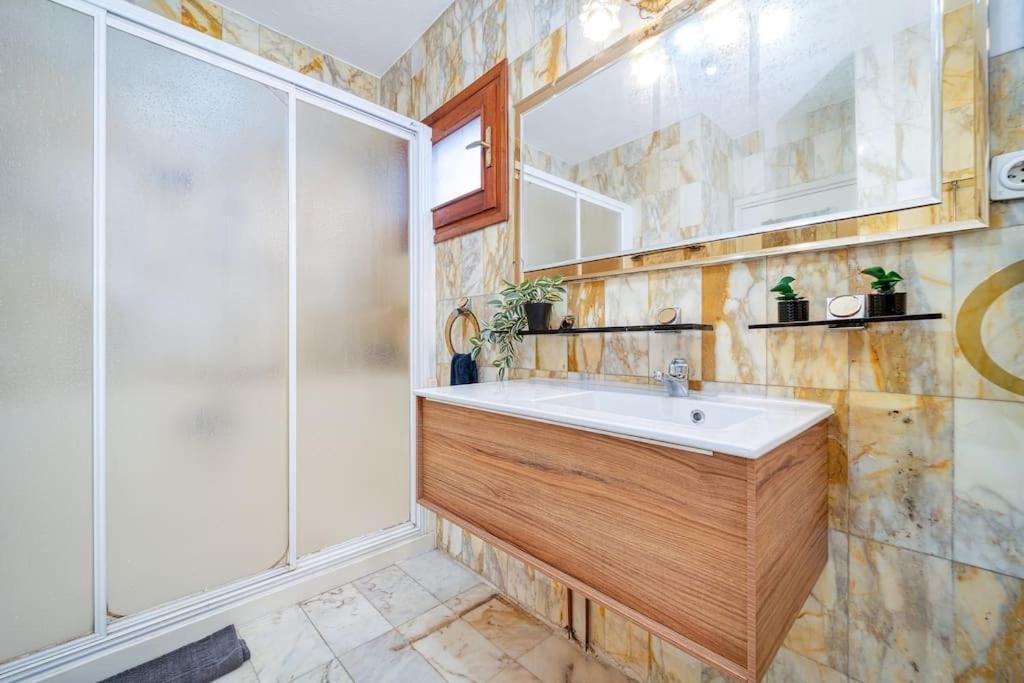 P Casacafe Madrid Calle Carlos Dubois 3 Экстерьер фото