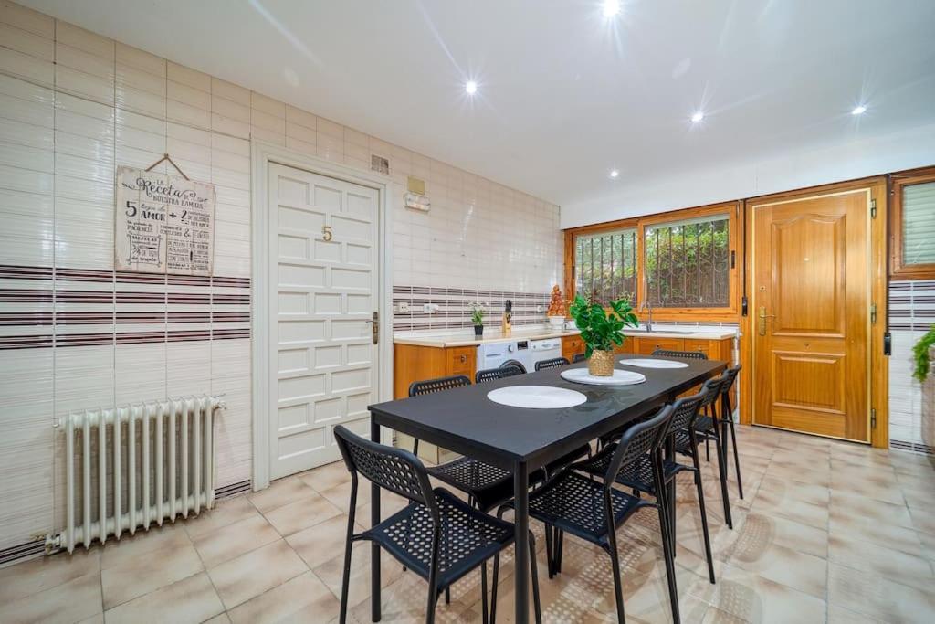 P Casacafe Madrid Calle Carlos Dubois 3 Экстерьер фото