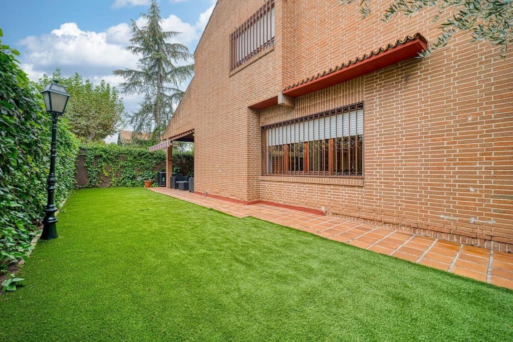 P Casacafe Madrid Calle Carlos Dubois 3 Экстерьер фото